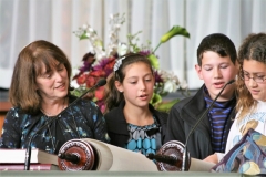 Ohav Kids Reading Torah 1