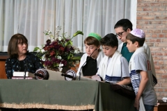 Ohav Kids Reading Torah